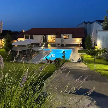 Villa Infinity *